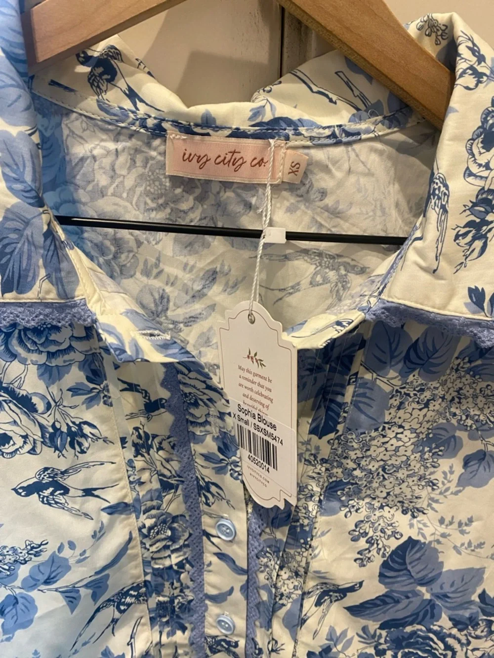 Ivy City Co Blue and White Floral Puff Sleeve Blouse - Picture 2 of 3